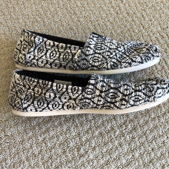 TOMS Alpargata Shoes - Picture 2 of 8